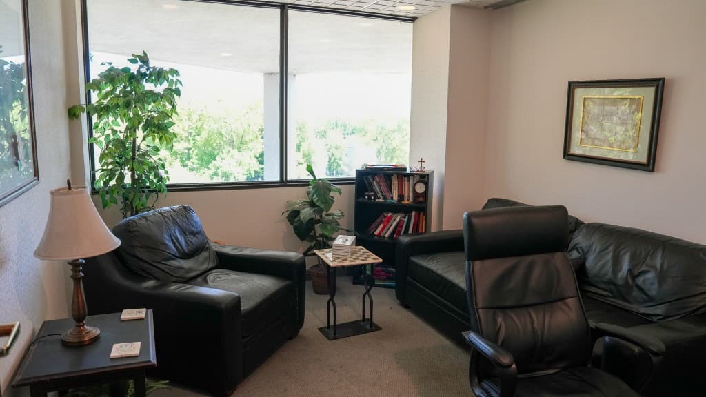 Private session room with seating for counseling at Comprehensive Behavioral Specialists
